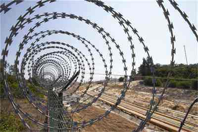 Телена ограда на границата