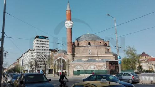 Bulgaristan'da milliyetci partilerin parlamentoya sundugu tum dini toren ve ibadetlerin Bulgarca yapilmasini ongoren yasa tasarisi, ulkedeki Muslumanlarin tepkisine oldu.